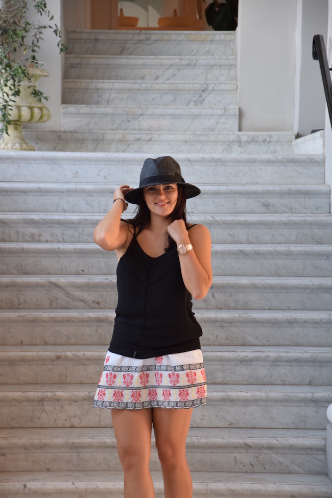 summer outfit black hat and Zara top